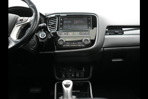 Mitsubishi Outlander 2.4 Intense0+ Plug In Hybrid 225pk Dealer O.H. PHEV | Trekhaak Afneembaar | Schuif-/Kanteldak | Camera | Sportstoelen & Stuur Verwarmd | LED Koplampen | Keyless | Apple Carplay | Blis | DAB |