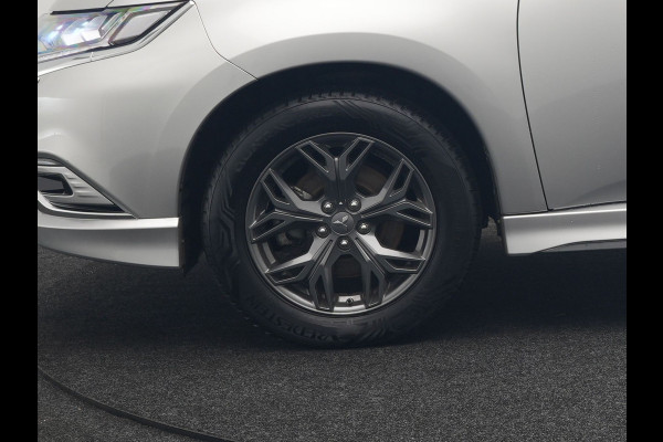 Mitsubishi Outlander 2.4 Intense0+ Plug In Hybrid 225pk Dealer O.H. PHEV | Trekhaak Afneembaar | Schuif-/Kanteldak | Camera | Sportstoelen & Stuur Verwarmd | LED Koplampen | Keyless | Apple Carplay | Blis | DAB |