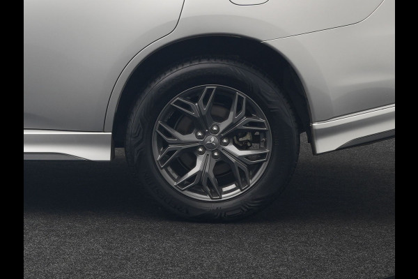 Mitsubishi Outlander 2.4 Intense0+ Plug In Hybrid 225pk Dealer O.H. PHEV | Trekhaak Afneembaar | Schuif-/Kanteldak | Camera | Sportstoelen & Stuur Verwarmd | LED Koplampen | Keyless | Apple Carplay | Blis | DAB |