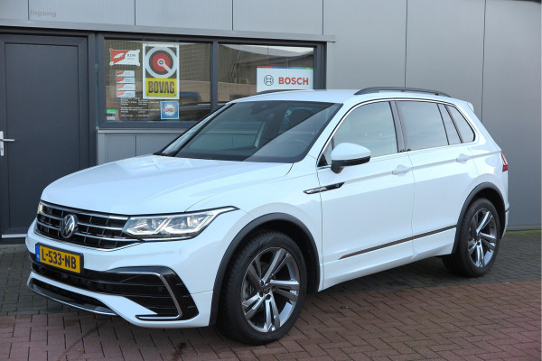 Volkswagen Tiguan 1.5 TSI 150pk DSG 2xR-Line Virtual Cockpit , Trekhaak, Camera , Navi , DAB+ , Carplay , Led verlichting etc.