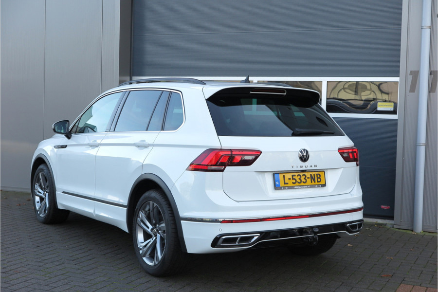 Volkswagen Tiguan 1.5 TSI 150pk DSG 2xR-Line Virtual Cockpit , Trekhaak, Camera , Navi , DAB+ , Carplay , Led verlichting etc.