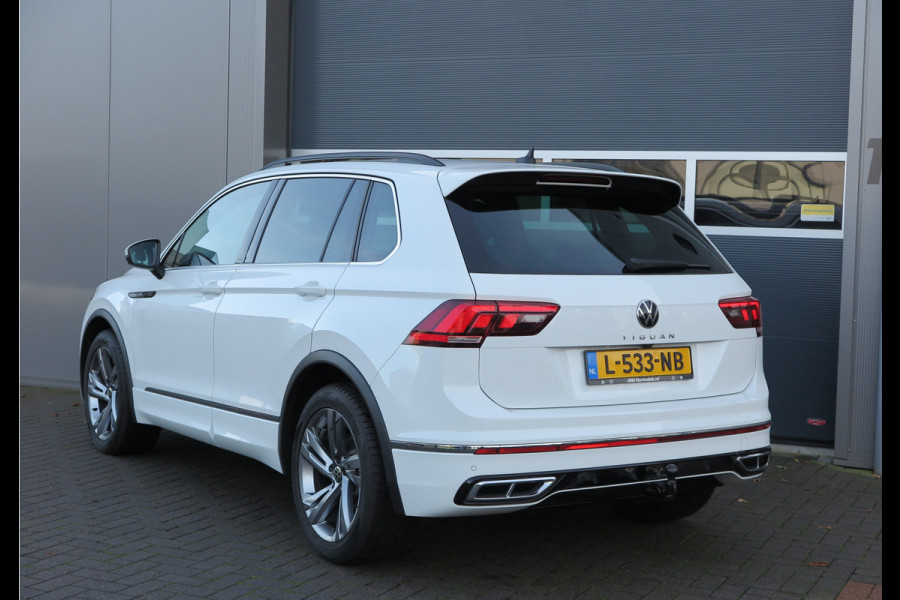 Volkswagen Tiguan 1.5 TSI 150pk DSG 2xR-Line Virtual Cockpit , Trekhaak, Camera , Navi , DAB+ , Carplay , Led verlichting etc.