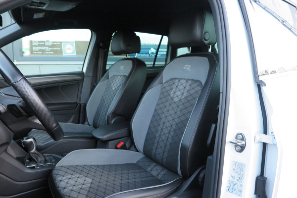 Volkswagen Tiguan 1.5 TSI 150pk DSG 2xR-Line Virtual Cockpit , Trekhaak, Camera , Navi , DAB+ , Carplay , Led verlichting etc.