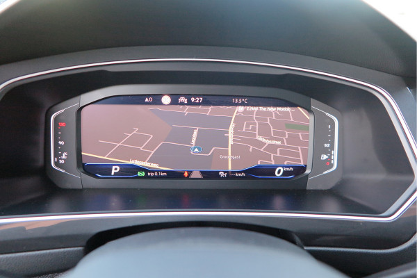 Volkswagen Tiguan 1.5 TSI 150pk DSG 2xR-Line Virtual Cockpit , Trekhaak, Camera , Navi , DAB+ , Carplay , Led verlichting etc.