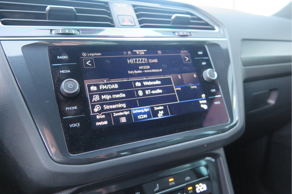 Volkswagen Tiguan 1.5 TSI 150pk DSG 2xR-Line Virtual Cockpit , Trekhaak, Camera , Navi , DAB+ , Carplay , Led verlichting etc.