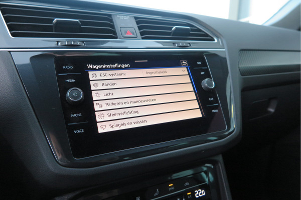 Volkswagen Tiguan 1.5 TSI 150pk DSG 2xR-Line Virtual Cockpit , Trekhaak, Camera , Navi , DAB+ , Carplay , Led verlichting etc.