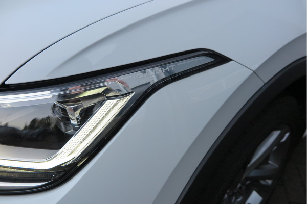 Volkswagen Tiguan 1.5 TSI 150pk DSG 2xR-Line Virtual Cockpit , Trekhaak, Camera , Navi , DAB+ , Carplay , Led verlichting etc.