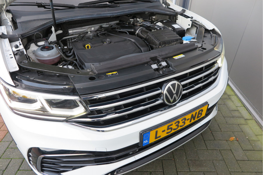 Volkswagen Tiguan 1.5 TSI 150pk DSG 2xR-Line Virtual Cockpit , Trekhaak, Camera , Navi , DAB+ , Carplay , Led verlichting etc.