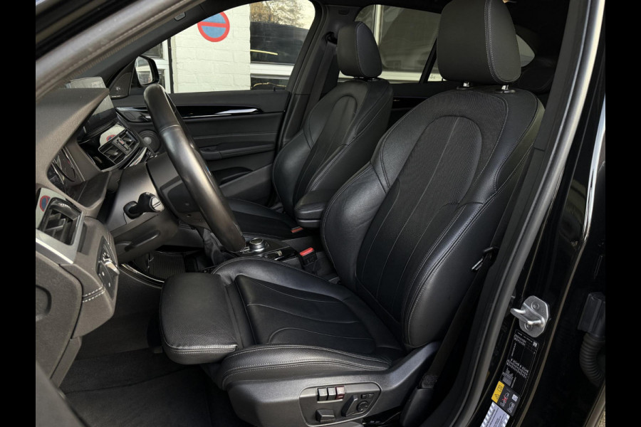 BMW X1 xDrive25e M SPORT | PANORAMA | ELEKTR. STOELEN | HARMAN KARDON | LEDER | 19 INCH LM VELGEN | TREKHAAK |