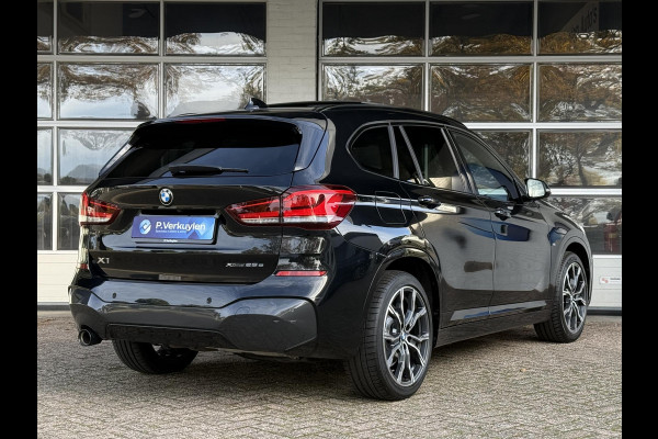 BMW X1 xDrive25e M SPORT | PANORAMA | ELEKTR. STOELEN | HARMAN KARDON | LEDER | 19 INCH LM VELGEN | TREKHAAK |