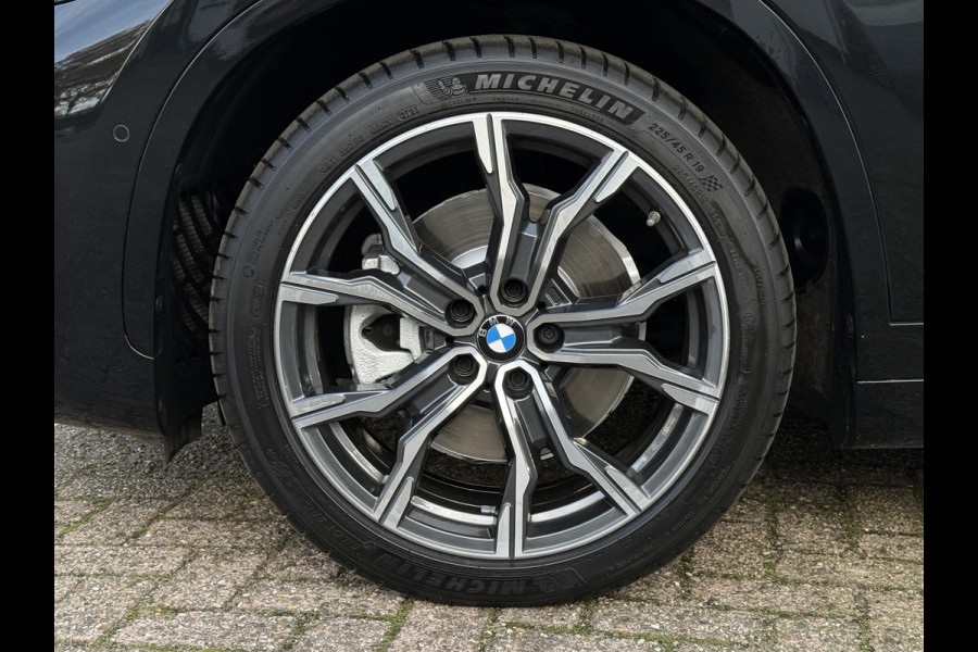 BMW X1 xDrive25e M SPORT | PANORAMA | ELEKTR. STOELEN | HARMAN KARDON | LEDER | 19 INCH LM VELGEN | TREKHAAK |