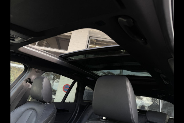 BMW X1 xDrive25e M SPORT | PANORAMA | ELEKTR. STOELEN | HARMAN KARDON | LEDER | 19 INCH LM VELGEN | TREKHAAK |
