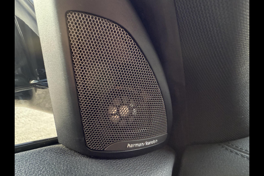 BMW X1 xDrive25e M SPORT | PANORAMA | ELEKTR. STOELEN | HARMAN KARDON | LEDER | 19 INCH LM VELGEN | TREKHAAK |