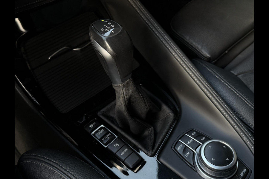 BMW X1 xDrive25e M SPORT | PANORAMA | ELEKTR. STOELEN | HARMAN KARDON | LEDER | 19 INCH LM VELGEN | TREKHAAK |
