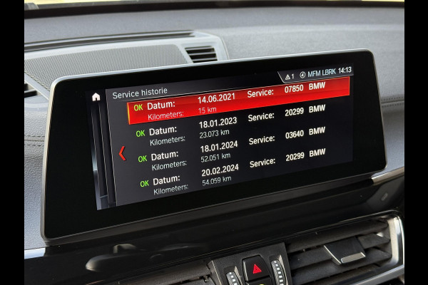 BMW X1 xDrive25e M SPORT | PANORAMA | ELEKTR. STOELEN | HARMAN KARDON | LEDER | 19 INCH LM VELGEN | TREKHAAK |