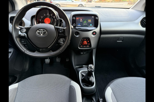 Toyota Aygo 1.0 VVT-i x-joy / Camera / Carplay / Clima / ALL-Season / 1e Eigenaar / NED-AYGO / LED-Verlichting