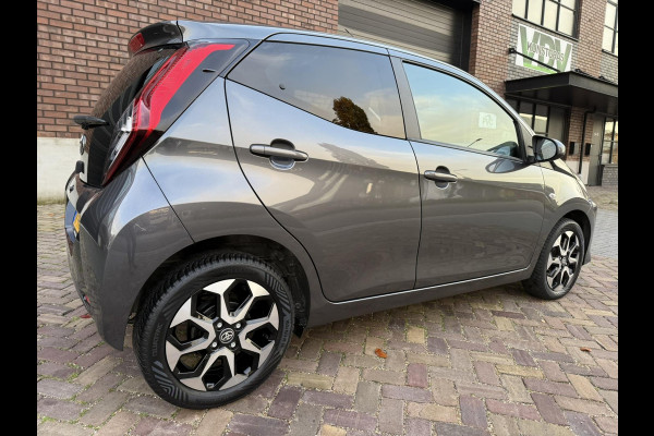 Toyota Aygo 1.0 VVT-i x-joy / Camera / Carplay / Clima / ALL-Season / 1e Eigenaar / NED-AYGO / LED-Verlichting