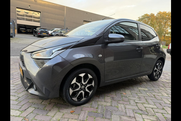 Toyota Aygo 1.0 VVT-i x-joy / Camera / Carplay / Clima / ALL-Season / 1e Eigenaar / NED-AYGO / LED-Verlichting