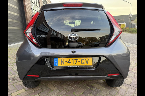 Toyota Aygo 1.0 VVT-i x-joy / Camera / Carplay / Clima / ALL-Season / 1e Eigenaar / NED-AYGO / LED-Verlichting