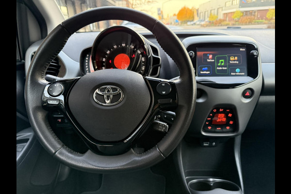 Toyota Aygo 1.0 VVT-i x-joy / Camera / Carplay / Clima / ALL-Season / 1e Eigenaar / NED-AYGO / LED-Verlichting