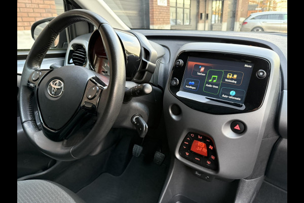 Toyota Aygo 1.0 VVT-i x-joy / Camera / Carplay / Clima / ALL-Season / 1e Eigenaar / NED-AYGO / LED-Verlichting