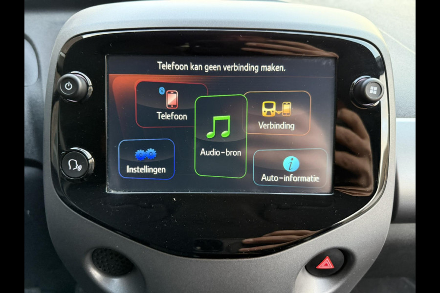 Toyota Aygo 1.0 VVT-i x-joy / Camera / Carplay / Clima / ALL-Season / 1e Eigenaar / NED-AYGO / LED-Verlichting