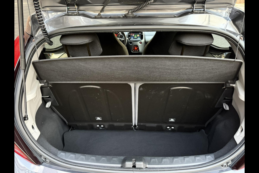 Toyota Aygo 1.0 VVT-i x-joy / Camera / Carplay / Clima / ALL-Season / 1e Eigenaar / NED-AYGO / LED-Verlichting