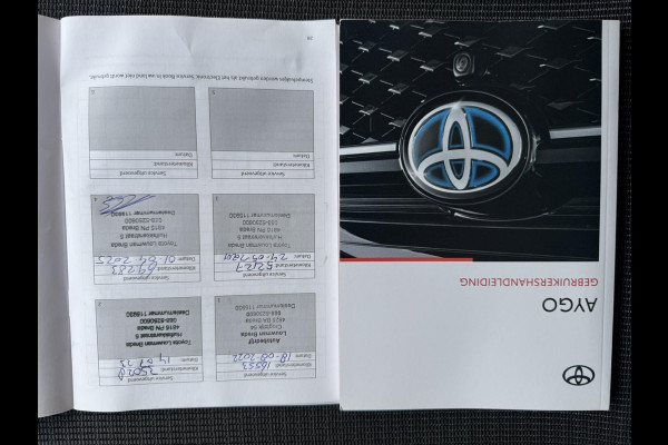 Toyota Aygo 1.0 VVT-i x-joy / Camera / Carplay / Clima / ALL-Season / 1e Eigenaar / NED-AYGO / LED-Verlichting