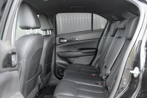 Mitsubishi Eclipse Cross 2.4 PHEV Instyle. Leder, Elek stoelen, HUD, ACC, 360, Carbon, Stuurvw, Trekhaak, Dodeh, CarPlay!