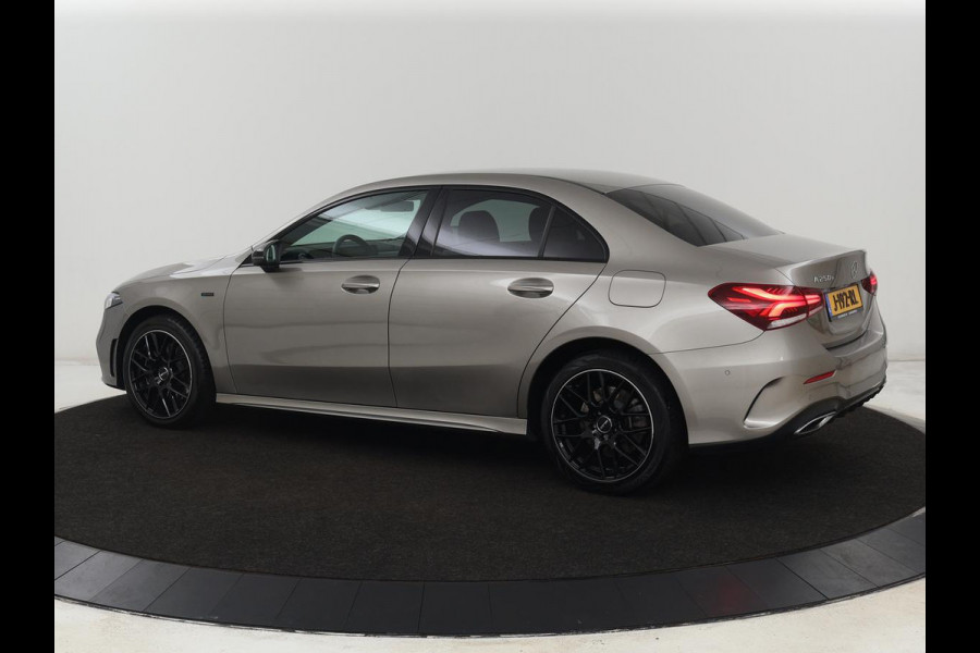 Mercedes-Benz A-Klasse 250e AMG Limited | Carplay | Stoelverwarming | Camera | Leder/Alcantara | Navigatie | Park Assist | Sfeerverlichting | Full LED | Climate control | Widescreen | Cruise control | PHEV | Plug In