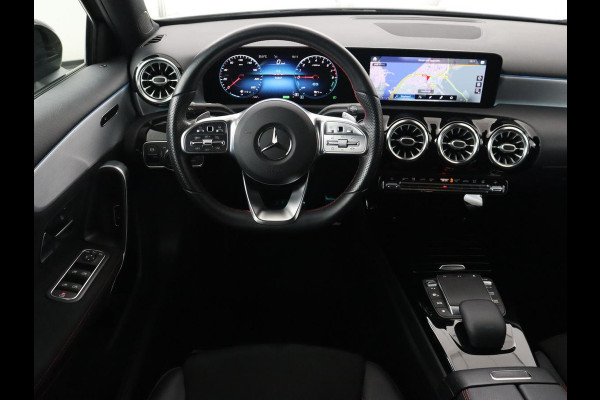 Mercedes-Benz A-Klasse 250e AMG Limited | Carplay | Stoelverwarming | Camera | Leder/Alcantara | Navigatie | Park Assist | Sfeerverlichting | Full LED | Climate control | Widescreen | Cruise control | PHEV | Plug In