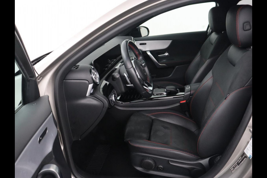 Mercedes-Benz A-Klasse 250e AMG Limited | Carplay | Stoelverwarming | Camera | Leder/Alcantara | Navigatie | Park Assist | Sfeerverlichting | Full LED | Climate control | Widescreen | Cruise control | PHEV | Plug In