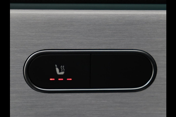 Mercedes-Benz A-Klasse 250e AMG Limited | Carplay | Stoelverwarming | Camera | Leder/Alcantara | Navigatie | Park Assist | Sfeerverlichting | Full LED | Climate control | Widescreen | Cruise control | PHEV | Plug In