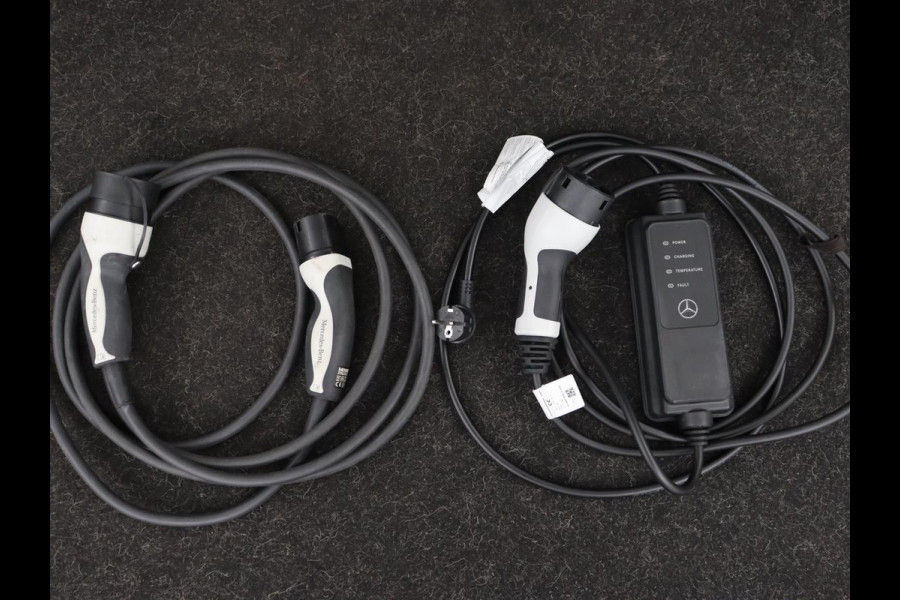 Mercedes-Benz A-Klasse 250e AMG Limited | Carplay | Stoelverwarming | Camera | Leder/Alcantara | Navigatie | Park Assist | Sfeerverlichting | Full LED | Climate control | Widescreen | Cruise control | PHEV | Plug In