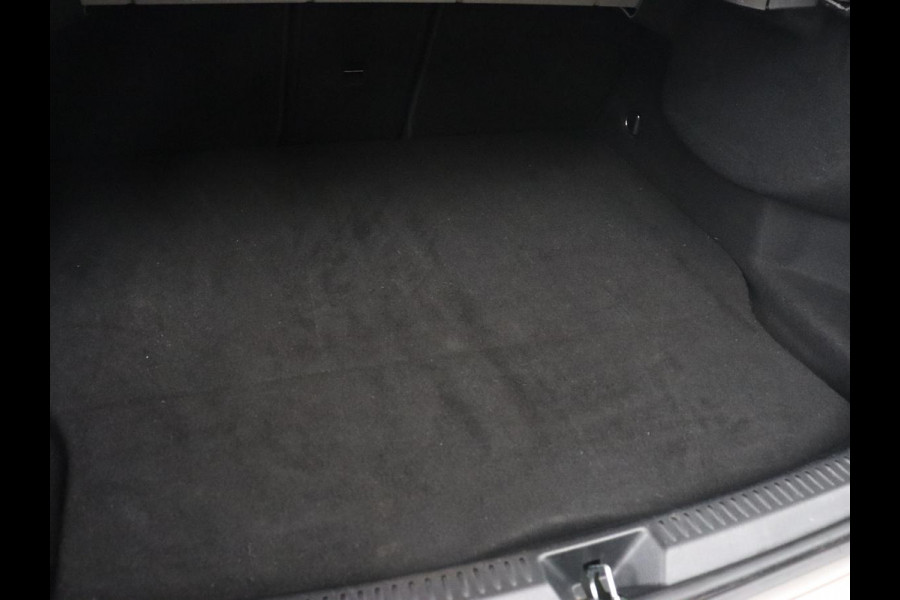 Mercedes-Benz A-Klasse 250e AMG Limited | Carplay | Stoelverwarming | Camera | Leder/Alcantara | Navigatie | Park Assist | Sfeerverlichting | Full LED | Climate control | Widescreen | Cruise control | PHEV | Plug In