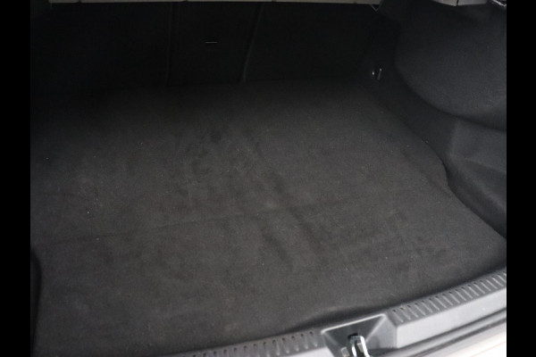 Mercedes-Benz A-Klasse 250e AMG Limited | Carplay | Stoelverwarming | Camera | Leder/Alcantara | Navigatie | Park Assist | Sfeerverlichting | Full LED | Climate control | Widescreen | Cruise control | PHEV | Plug In