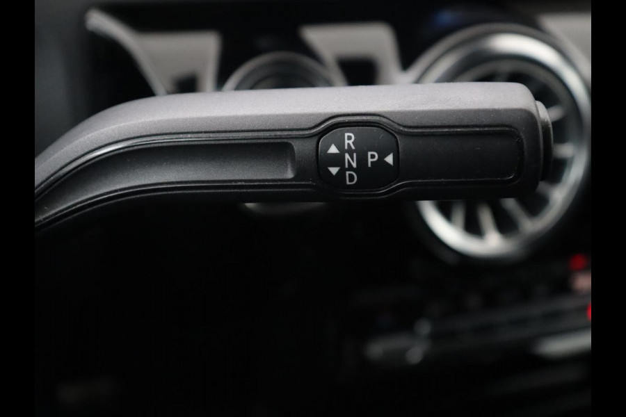 Mercedes-Benz A-Klasse 250e AMG Limited | Carplay | Stoelverwarming | Camera | Leder/Alcantara | Navigatie | Park Assist | Sfeerverlichting | Full LED | Climate control | Widescreen | Cruise control | PHEV | Plug In