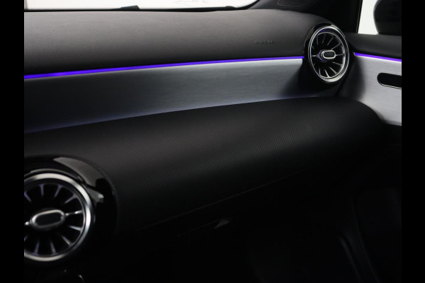 Mercedes-Benz A-Klasse 250e AMG Limited | Carplay | Stoelverwarming | Camera | Leder/Alcantara | Navigatie | Park Assist | Sfeerverlichting | Full LED | Climate control | Widescreen | Cruise control | PHEV | Plug In
