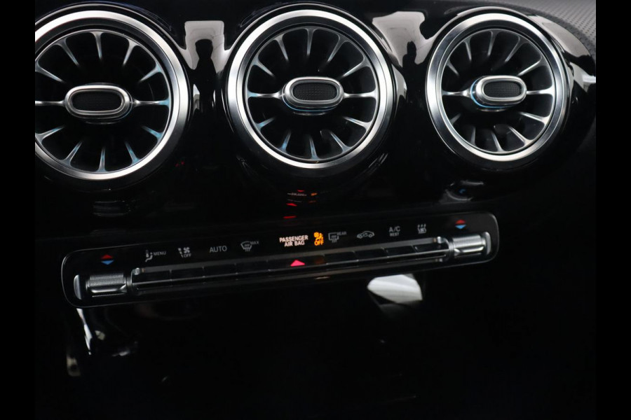 Mercedes-Benz A-Klasse 250e AMG Limited | Carplay | Stoelverwarming | Camera | Leder/Alcantara | Navigatie | Park Assist | Sfeerverlichting | Full LED | Climate control | Widescreen | Cruise control | PHEV | Plug In