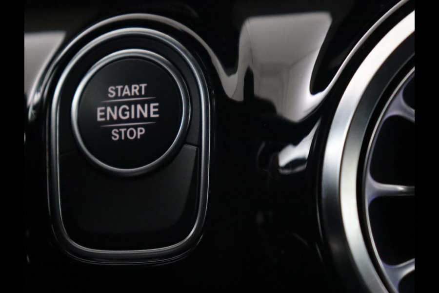 Mercedes-Benz A-Klasse 250e AMG Limited | Carplay | Stoelverwarming | Camera | Leder/Alcantara | Navigatie | Park Assist | Sfeerverlichting | Full LED | Climate control | Widescreen | Cruise control | PHEV | Plug In