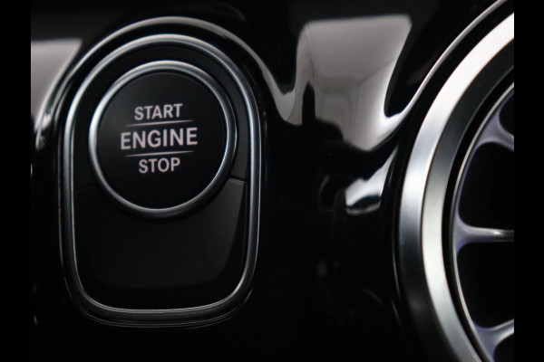 Mercedes-Benz A-Klasse 250e AMG Limited | Carplay | Stoelverwarming | Camera | Leder/Alcantara | Navigatie | Park Assist | Sfeerverlichting | Full LED | Climate control | Widescreen | Cruise control | PHEV | Plug In