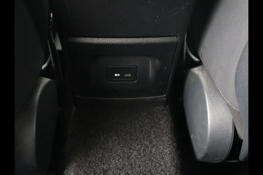 Mercedes-Benz A-Klasse 250e AMG Limited | Carplay | Stoelverwarming | Camera | Leder/Alcantara | Navigatie | Park Assist | Sfeerverlichting | Full LED | Climate control | Widescreen | Cruise control | PHEV | Plug In