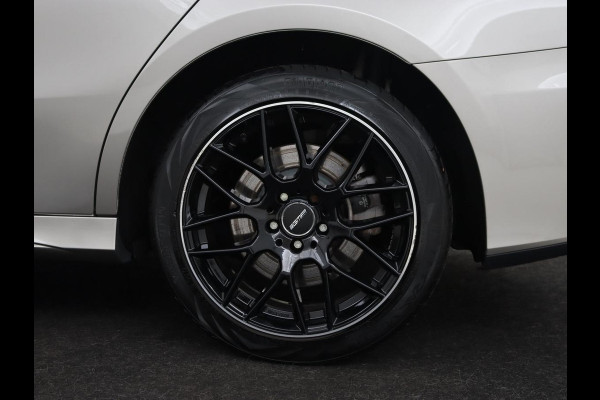 Mercedes-Benz A-Klasse 250e AMG Limited | Carplay | Stoelverwarming | Camera | Leder/Alcantara | Navigatie | Park Assist | Sfeerverlichting | Full LED | Climate control | Widescreen | Cruise control | PHEV | Plug In
