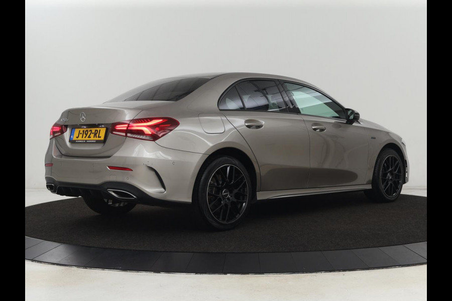 Mercedes-Benz A-Klasse 250e AMG Limited | Carplay | Stoelverwarming | Camera | Leder/Alcantara | Navigatie | Park Assist | Sfeerverlichting | Full LED | Climate control | Widescreen | Cruise control | PHEV | Plug In