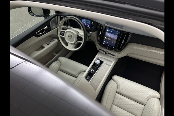 Volvo XC60 350PK Ultimate Bright | Bowers & Wilkins | Luchtvering | Panorama | Massage | ACC | 360 Camera | T6 | Stoelventilatie | Head-Up | Keyless-Entry | Orrefors Glaspook | Pilot-Assist | Stoelverwarming V+A | Stand-Kachel | Memory | Stuurverwarming | Dodehoek | Leder Dashboard | Carplay |