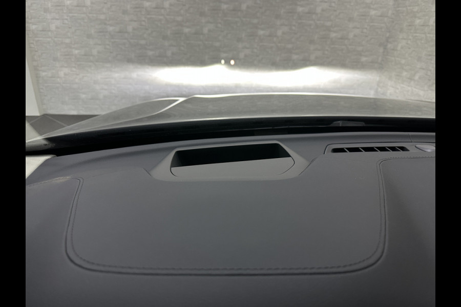 Volvo XC60 350PK Ultimate Bright | Bowers & Wilkins | Luchtvering | Panorama | Massage | ACC | 360 Camera | T6 | Stoelventilatie | Head-Up | Keyless-Entry | Orrefors Glaspook | Pilot-Assist | Stoelverwarming V+A | Stand-Kachel | Memory | Stuurverwarming | Dodehoek | Leder Dashboard | Carplay |