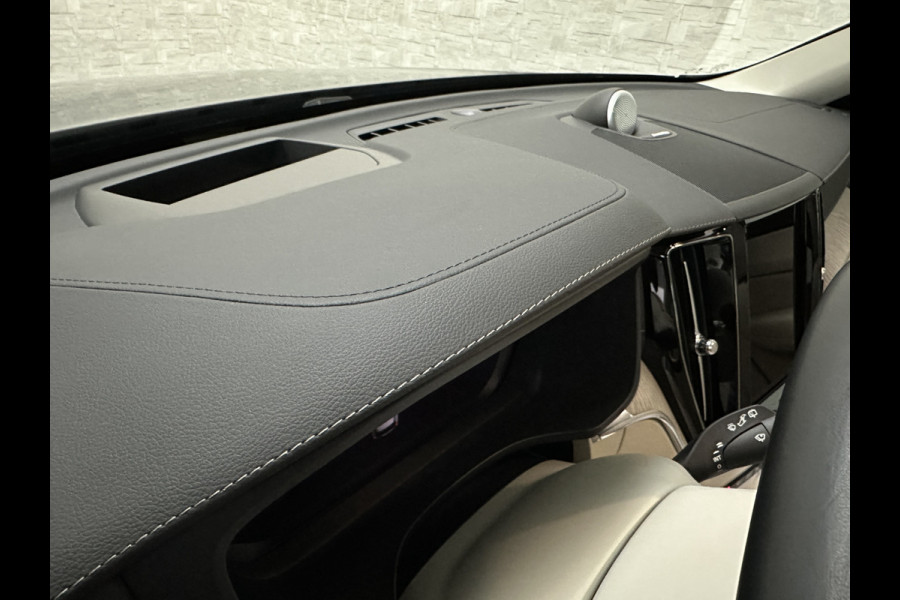 Volvo XC60 350PK Ultimate Bright | Bowers & Wilkins | Luchtvering | Panorama | Massage | ACC | 360 Camera | T6 | Stoelventilatie | Head-Up | Keyless-Entry | Orrefors Glaspook | Pilot-Assist | Stoelverwarming V+A | Stand-Kachel | Memory | Stuurverwarming | Dodehoek | Leder Dashboard | Carplay |