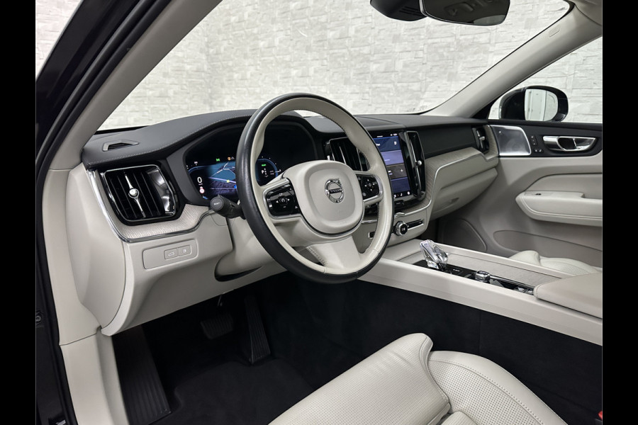 Volvo XC60 350PK Ultimate Bright | Bowers & Wilkins | Luchtvering | Panorama | Massage | ACC | 360 Camera | T6 | Stoelventilatie | Head-Up | Keyless-Entry | Orrefors Glaspook | Pilot-Assist | Stoelverwarming V+A | Stand-Kachel | Memory | Stuurverwarming | Dodehoek | Leder Dashboard | Carplay |