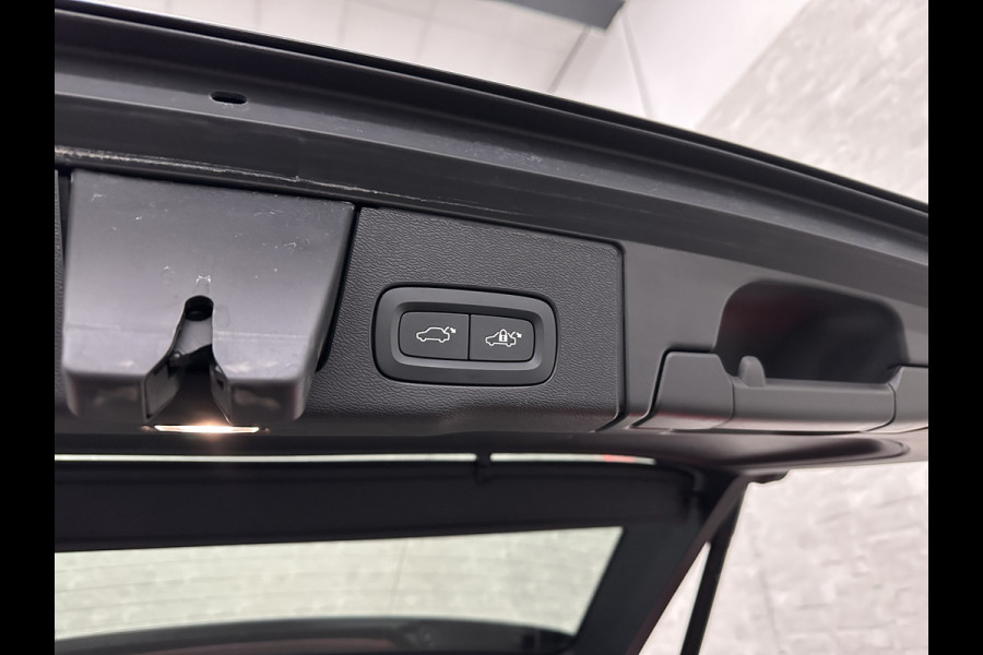 Volvo XC60 350PK Ultimate Bright | Bowers & Wilkins | Luchtvering | Panorama | Massage | ACC | 360 Camera | T6 | Stoelventilatie | Head-Up | Keyless-Entry | Orrefors Glaspook | Pilot-Assist | Stoelverwarming V+A | Stand-Kachel | Memory | Stuurverwarming | Dodehoek | Leder Dashboard | Carplay |