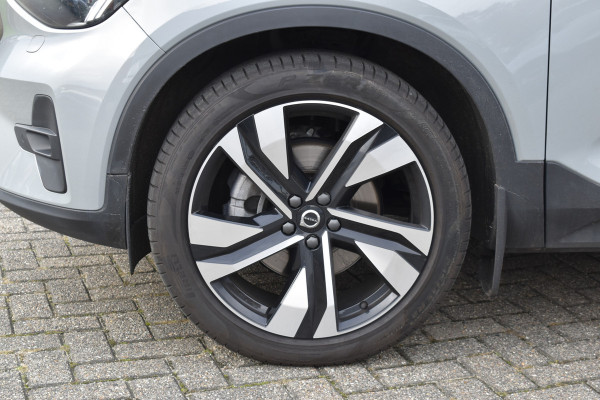 Volvo XC40 B4 211PK Automaat Core | ACC | 20"LMV | Trekhaak | BLIS | Camera | Stoelverwarming | Stuurverwarming |